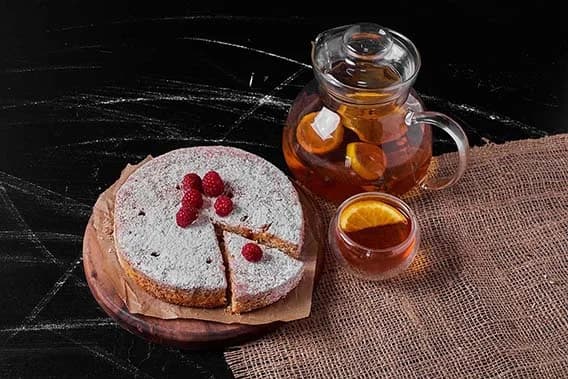 کیک و نوشیدنی